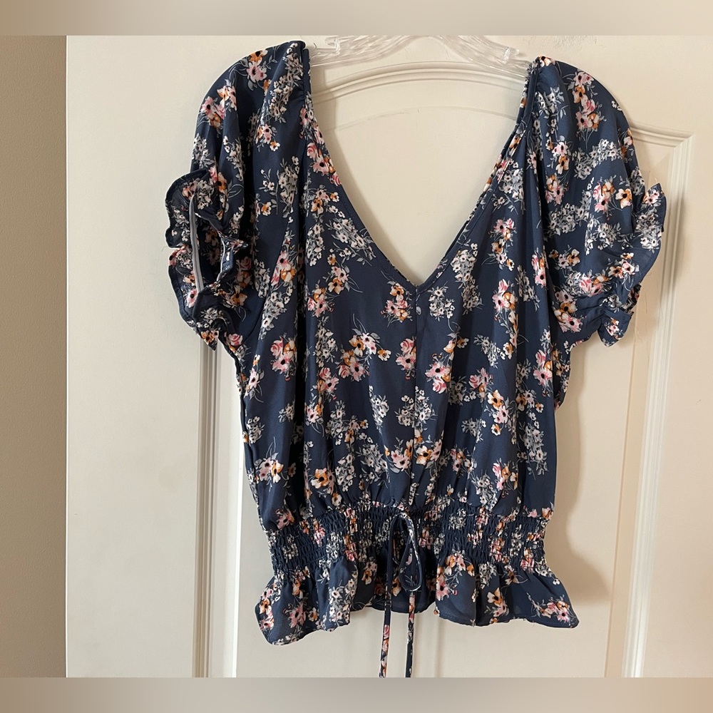 Sienna Sky Floral Dusty Blue Women's V Neck Flowy Blouse Size Medium